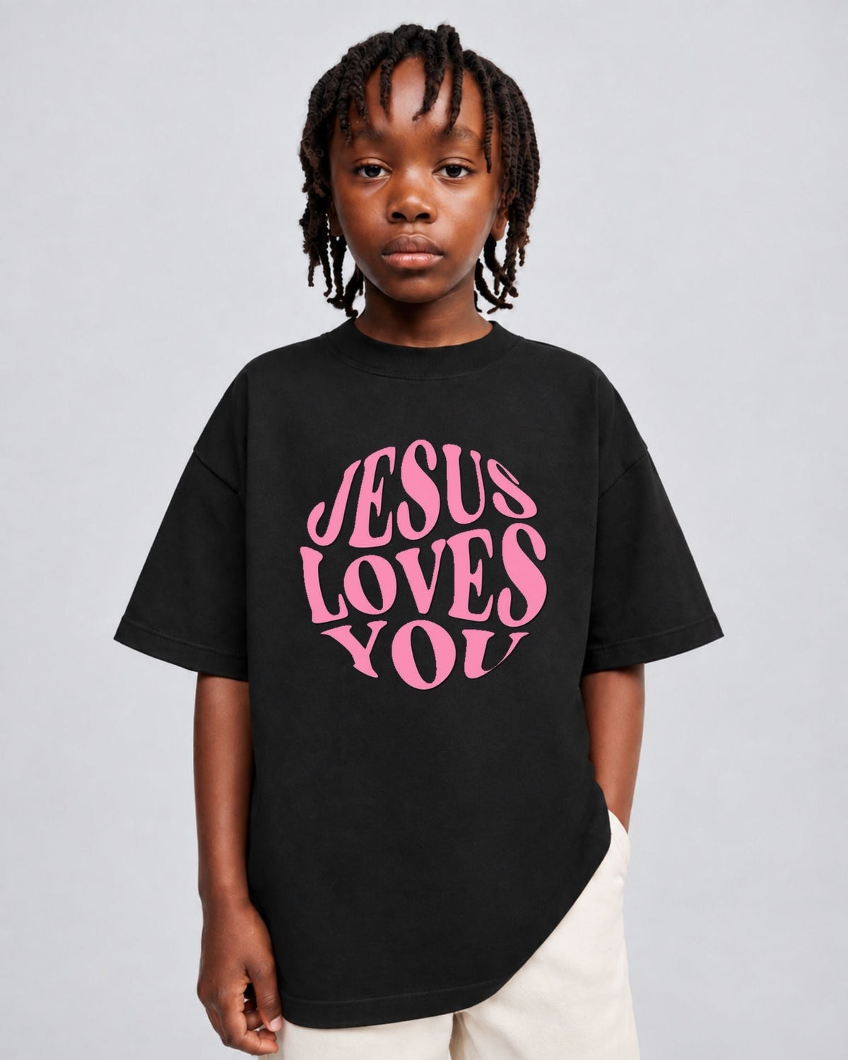 Camiseta Oversized Infantil “JESUS LOVES YOU”